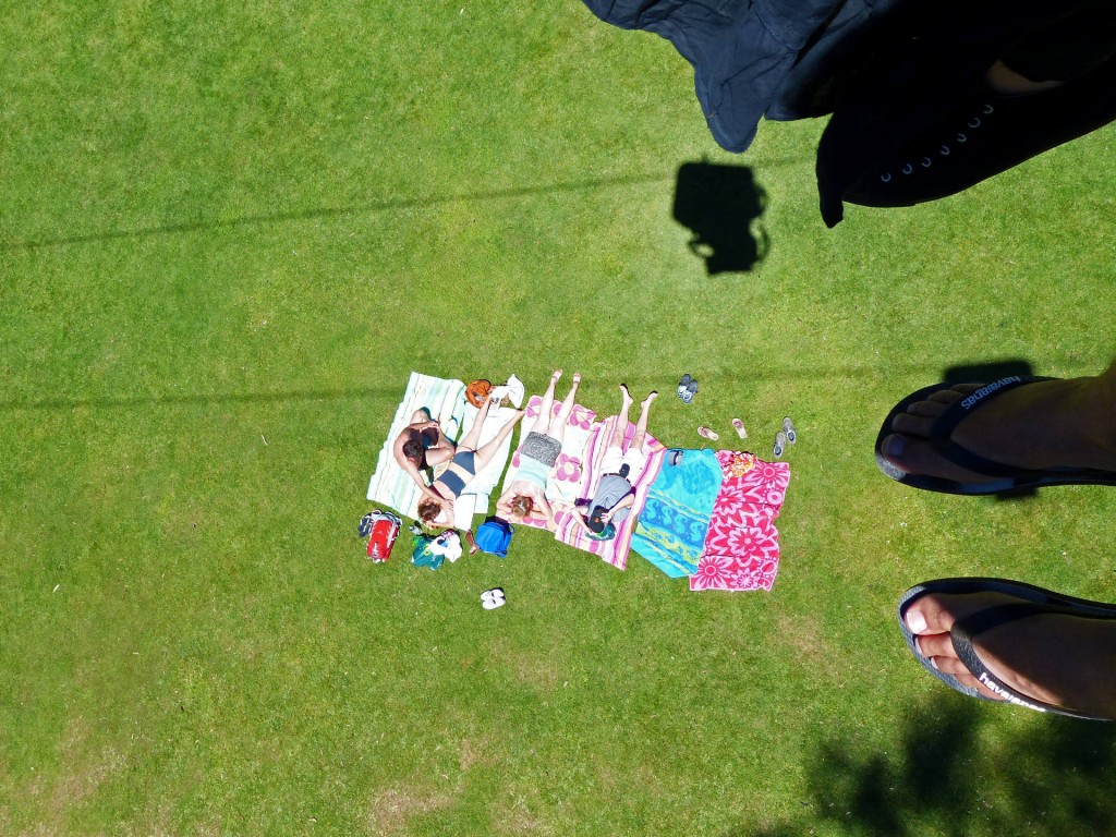 Menschen beim Sonnenbaden in der Cataract Gorge